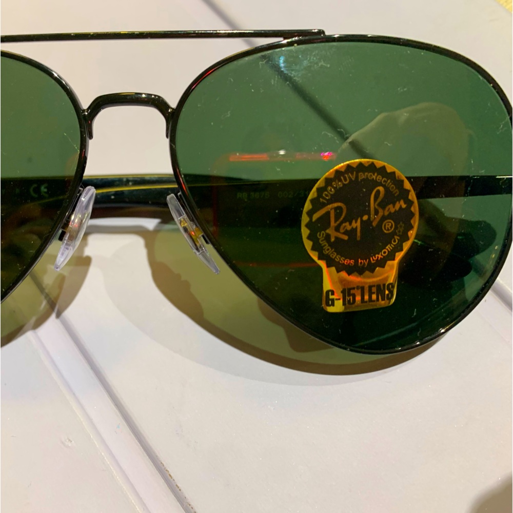 Ray ban G-15 shades in full black.